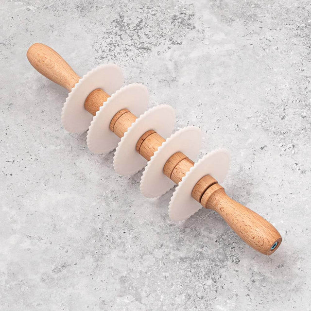 Adjustable Five Wheel Zigzag / Fluted Edge Rolling Pin Pasta or Pastry Cutter with Plastic Blades