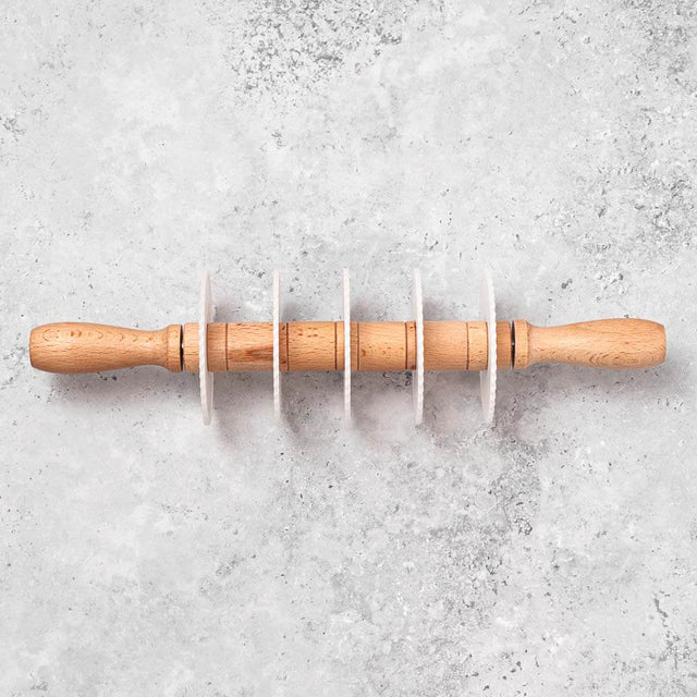 Adjustable Five Wheel Zigzag / Fluted Edge Rolling Pin Pasta or Pastry Cutter with Plastic Blades