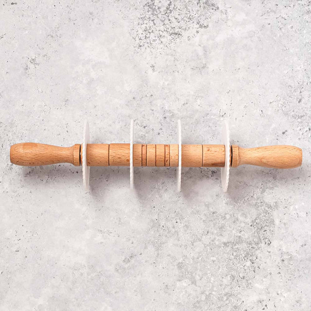 Adjustable Five Wheel Zigzag / Fluted Edge Rolling Pin Pasta or Pastry Cutter with Plastic Blades