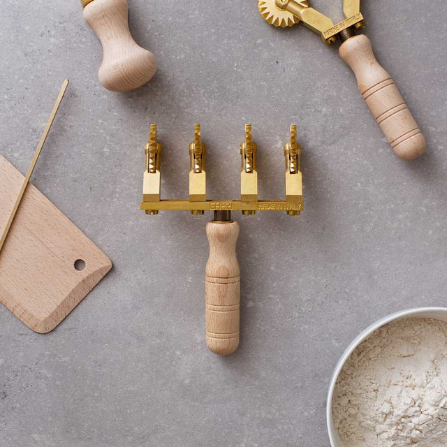 Professional Brass Adjustable Festooned Edge Four Wheel Pasta Ravioli Cutter