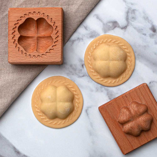 Wooden Single Ravioli 'Four Leaf Clover' Pasta Mould with tamper