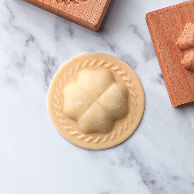 Wooden Single Ravioli 'Four Leaf Clover' Pasta Mould with tamper
