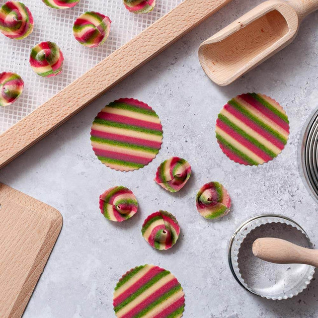 (Imperfect) Fluted Scalloped Cookie / Pastry / Pasta Cutter Set of 14 Graduated sizes