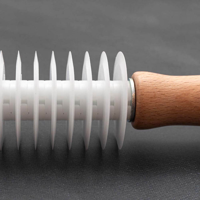 Straight Edge Spaghetti Rolling Pin with Plastic Blades - Thickness of Pasta Strips 0.5cm