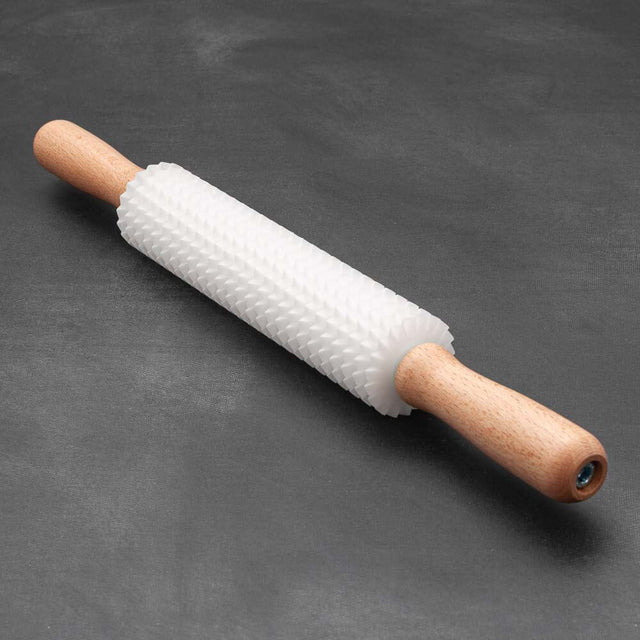 Zigzag Edge Spaghetti Rolling Pin with Plastic Blades - Thickness of Pasta Strips 0.5cm
