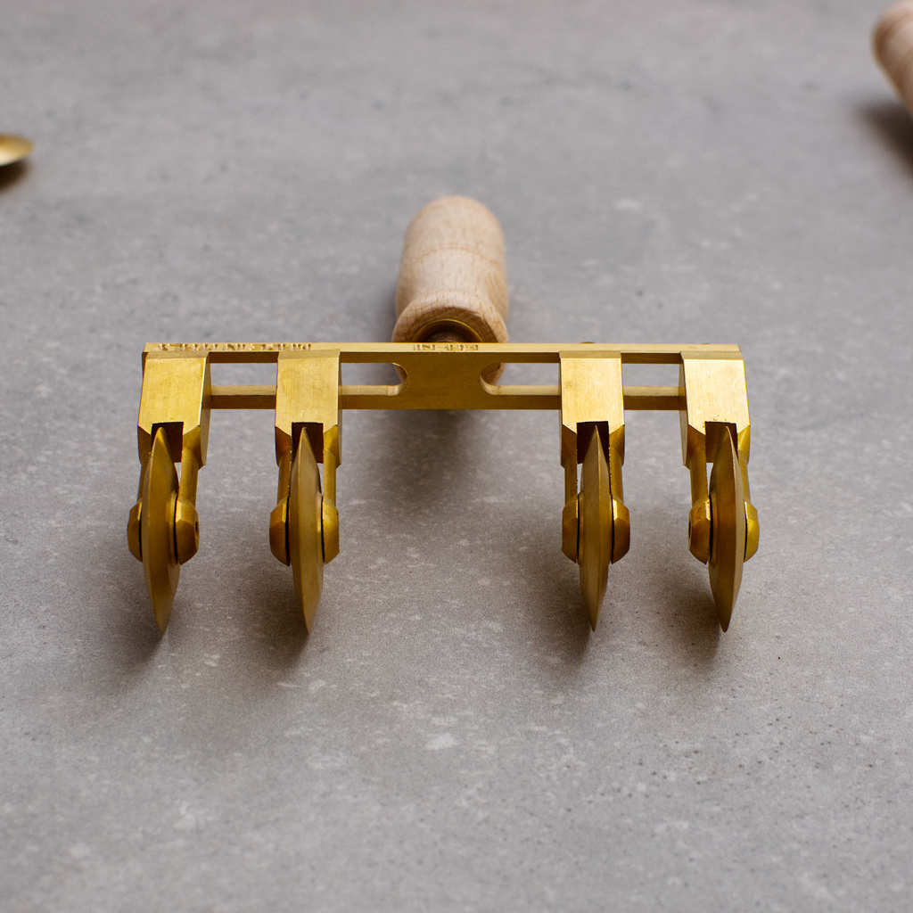 GaRi Brass Pasta Cutter with Four Wheels