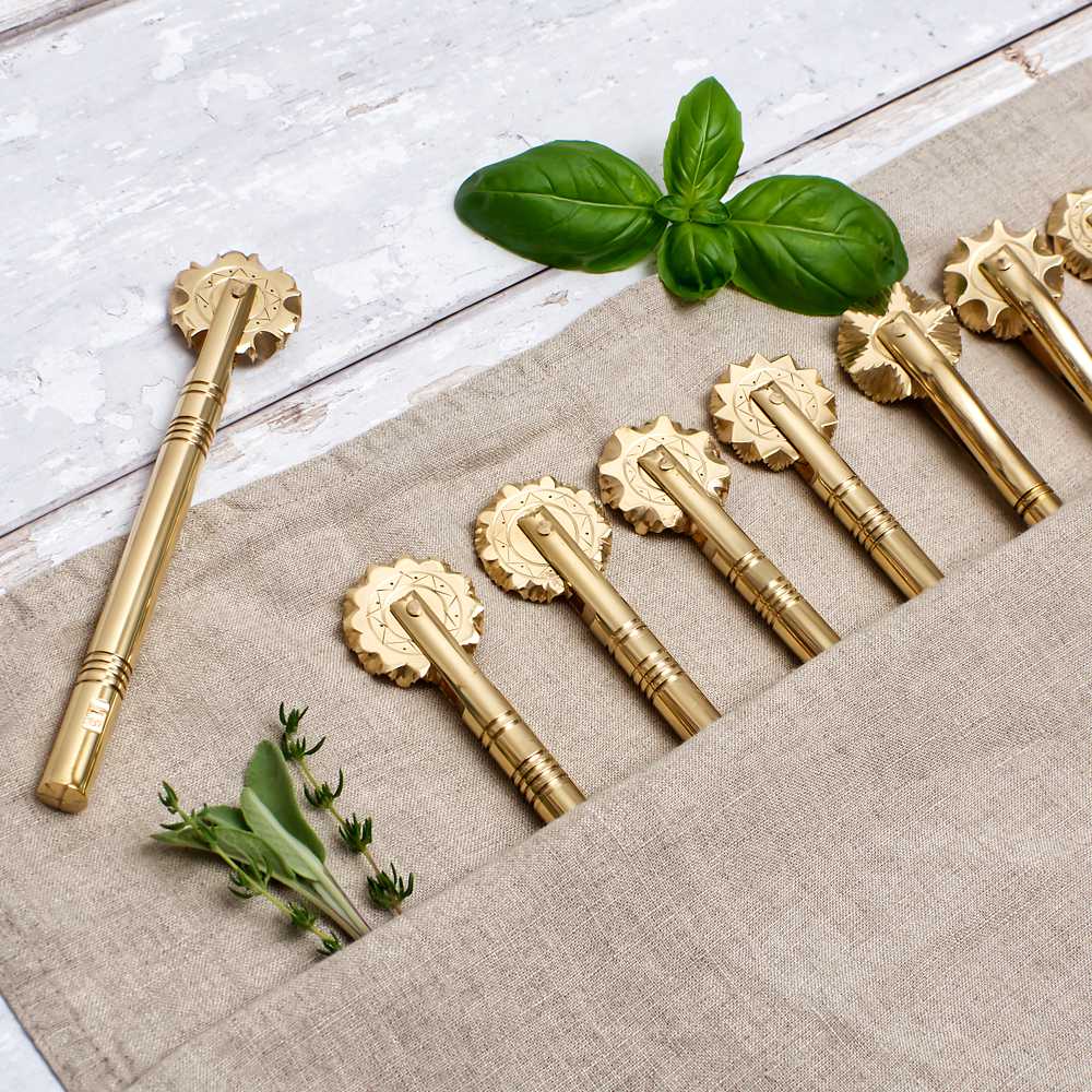 https://www.italiancookshop.com/cdn/shop/products/sardinian-pasta-cutters-collection-4_ee02c302-af2a-409a-9f27-1a636fe541ee.jpg?v=1675980526