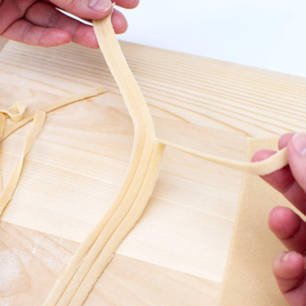 Separating tagliatelle  by hand