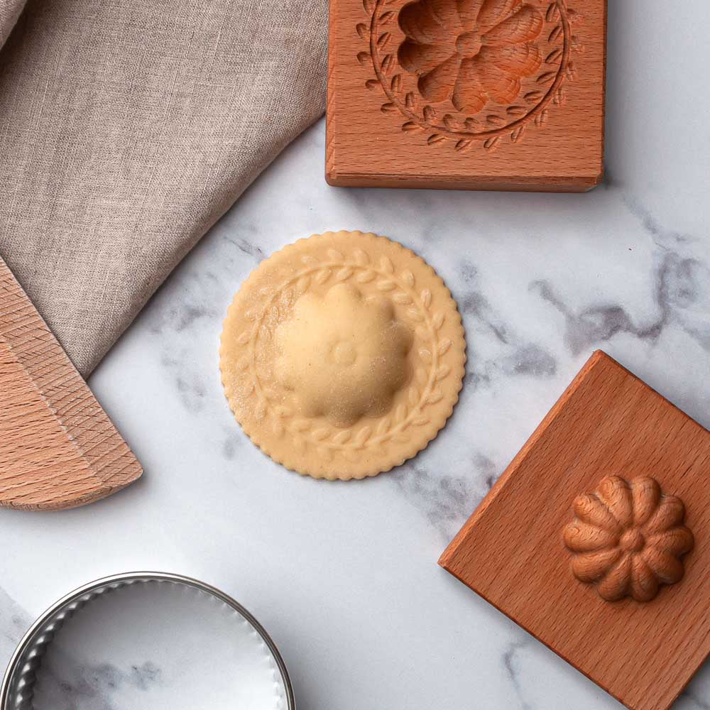 Wooden Single Ravioli 'Flower' Pasta Mould with tamper – Italian Cookshop